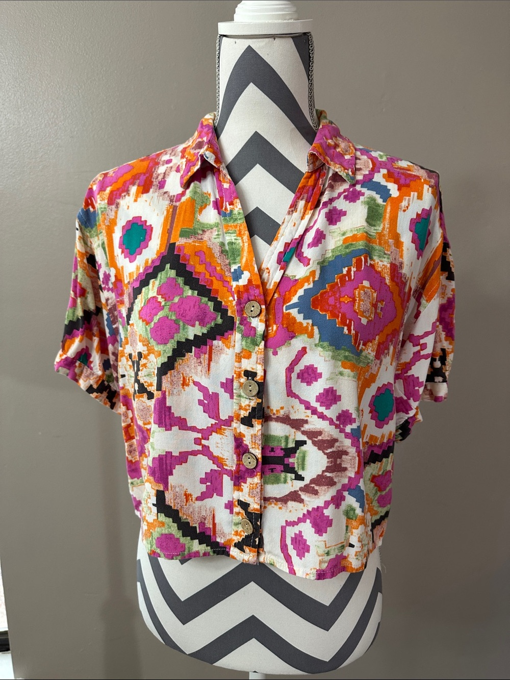 Christian Siriano Medium Button Up Vibrant Short Sleeve Button Front Top